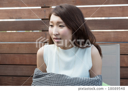 A woman to take a nap 18089548