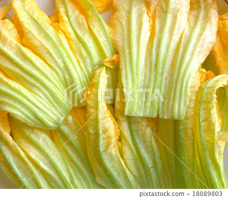 Courgette flowers Courgette flowers 18089803