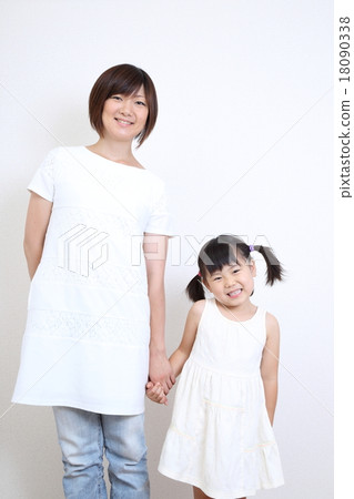 A friend and parents holding hands 18090338