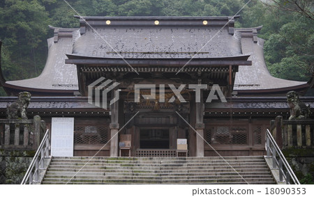 公司在雨中 18090353