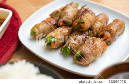 Meat rolls side dish 18090958