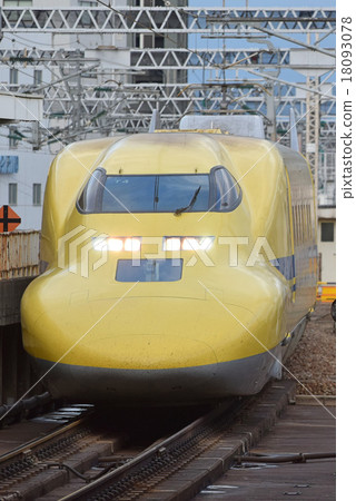 Doctor yellow 18093078