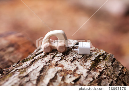 Outlet plug and car toy 18093178