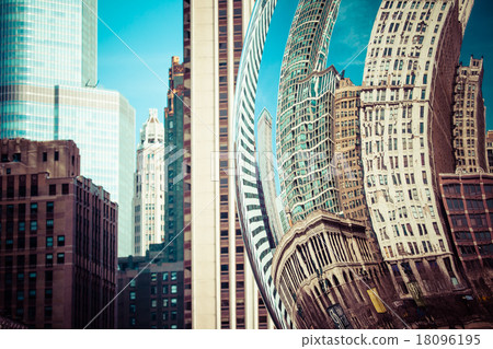 CHICAGO, IL - APRIL 2 18096195