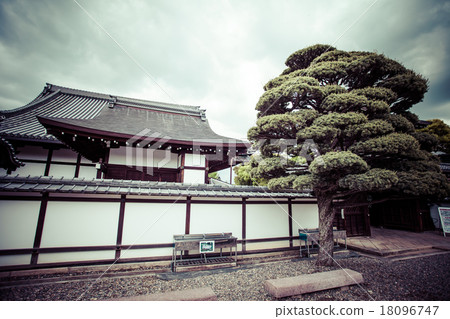 Kyoto, garden and temple Kyoto, garden and temple 18096747