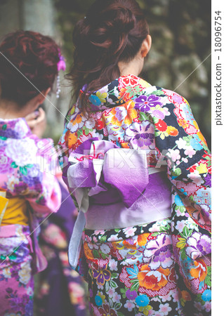 Japanese women wear a traditional dress Japanese women wear a traditional dress 18096754