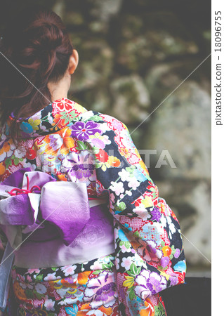Japanese women wear a traditional dress Japanese women wear a traditional dress 18096755