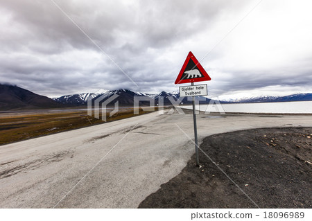 Warning sign polar bears, Spitsbergen, Svalbard 18096989