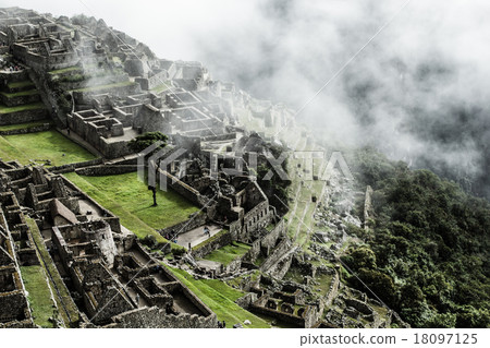 Machu Picchu, the ancient Inca city in the Andes 18097125