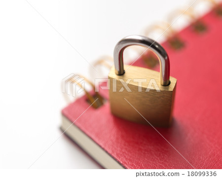 鑰匙和筆記本 18099336