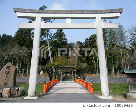 Kumano Taisha 18099429
