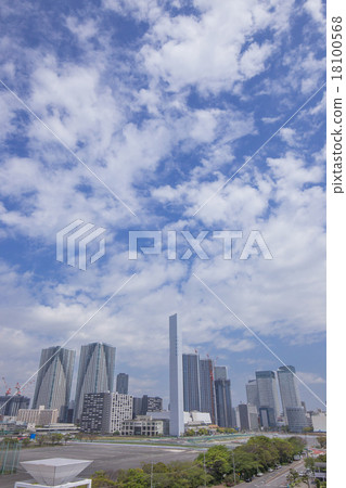 Development of Tokyo Bay Area (high-rise building and condominium under construction) 18100568