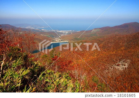 Lake Otaru Nai seen from Asagi Tengu mountains and the Sea of Japan 18101605