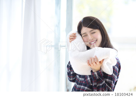 Women Lifestyle Washing 18103424