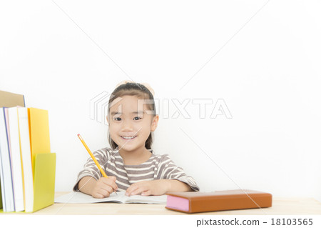 Girl studying Studying elementary school student 18103565