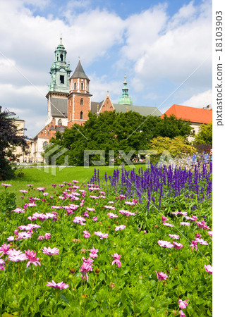 Wawel Castle in Krakow, Poland 18103903