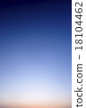 梯度的夕陽的天空 18104462