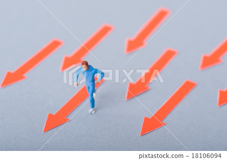 People running with arrows 18106094