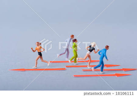 People running with arrows 18106111