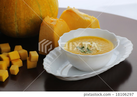 Pumpkin soup cooking 18106297
