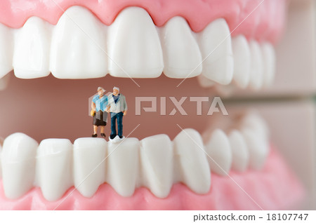 Teeth and the elderly 18107747