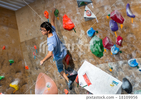 Boy with bouldering 18109956