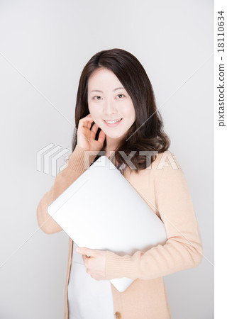 Laptop female Laptop female 18110634