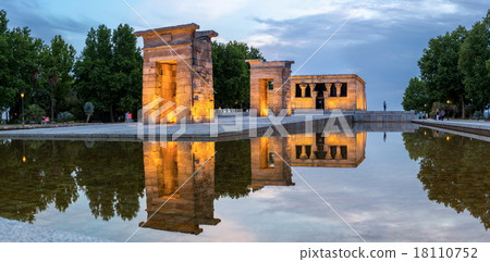 Temple de debod Madrid 18110752