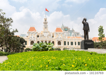 Ho Chi Minh City Hall 18110769