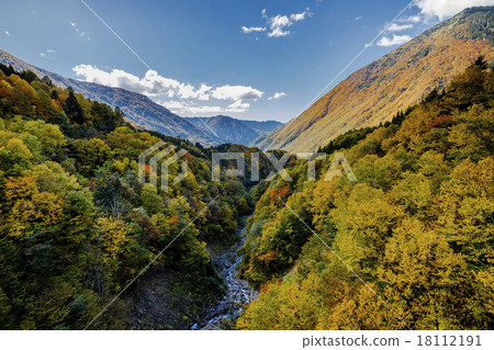 Autumn leaves of Okuhida Onsenkyo 18112191