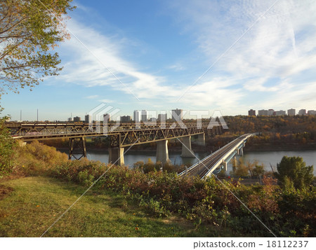 Edmonton in the autumn sky 18112237