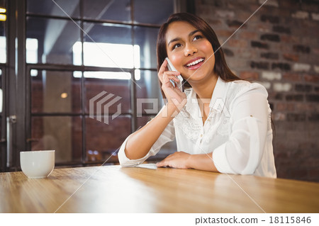 Casual businesswoman using her phones 18115846