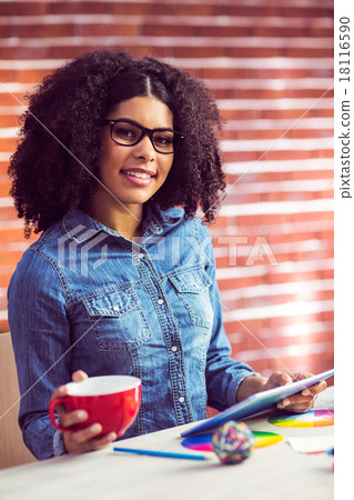 Casual businesswoman on a coffee break 18116590