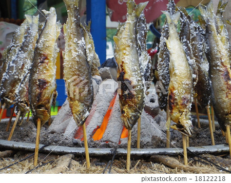 Salt-grilled salmon Salt-grilled salmon 18122218