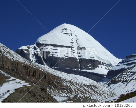 西藏西部凱拉斯山 西藏西部凱拉斯山 18123203
