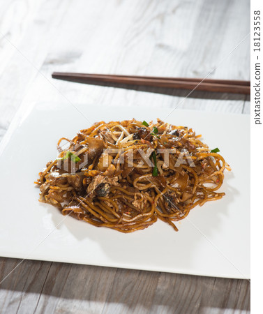 Fried Penang Char Kuey Teow  18123558