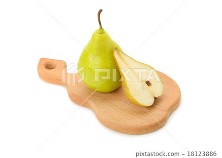 pears on kitchen board 18123886