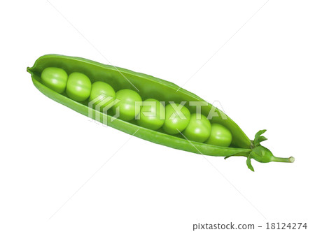 Green peas isolated on white 18124274