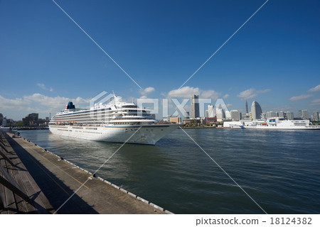AsukaⅡ，從橫濱港碼頭出發，背景是港區未來區（超廣角） 18124382