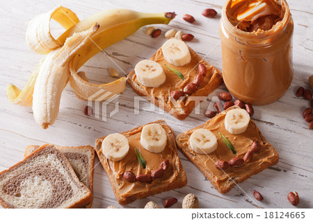 Sandwiches for children with peanut butter 18124665