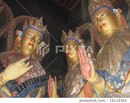 Buddha statue of main temple of Tibetan Gyunze Pancor · Choeed 18128361