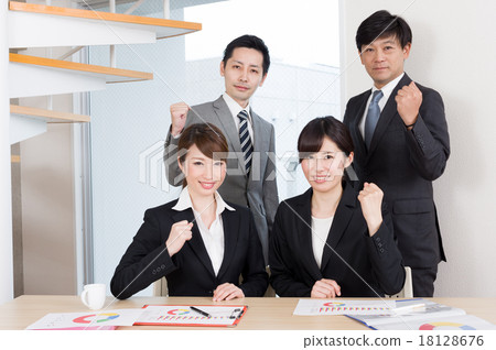 男性婦女四企業隊會議企業場面 18128676