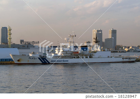 Japan Coast Guard patrol boat Shikishima (PLH 31) Japan Coast Guard patrol boat Shikishima (PLH 31) 18128947