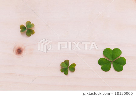 Closeup clovers leaves on wooden background. 18130000