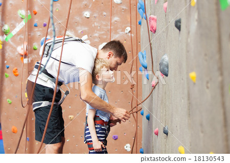 boy rock climbing 18130543