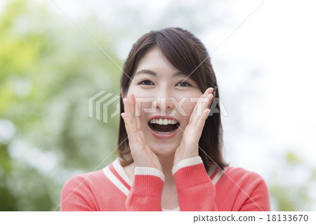 Young lady who calls out Young lady who calls out 18133670