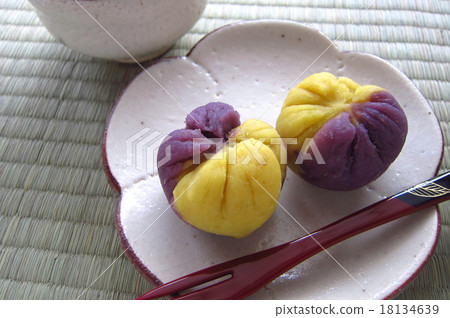 美味的雙色棕色窄棕色茶日本風格的紅薯形象 18134639