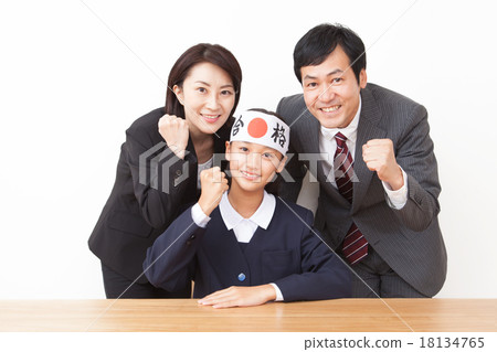 Students and their families 18134765