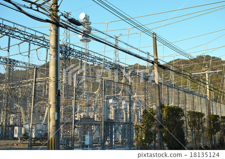 山中的變電站 山中的變電站 18135124