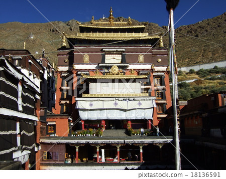 Shigatse Tashirumpo temple Tashi, Namgiel, Lacan Shigatse Tashirumpo temple Tashi, Namgiel, Lacan 18136591